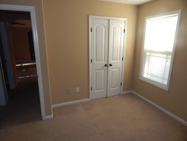 Building Photo - 3 Bedroom Home in the County