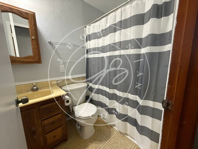 Building Photo - Charming 3-Bedroom Home on Curson Drive with fenced backyard.