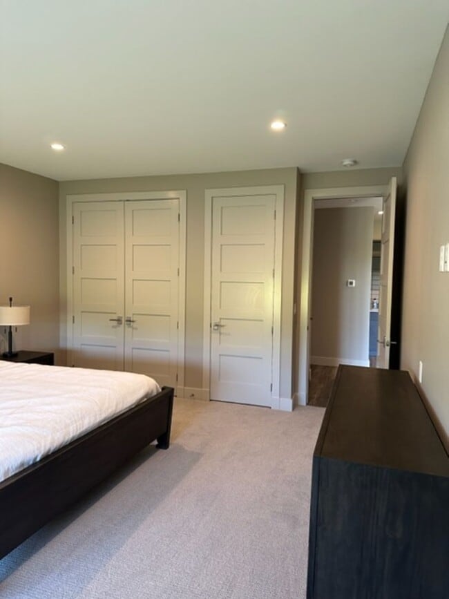 Building Photo - Fully Furnished Condo for Rent in Black Bull!