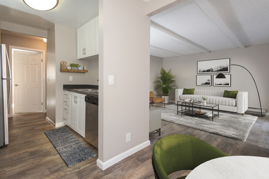 Primary Photo - Shadow Oaks Apartment Homes