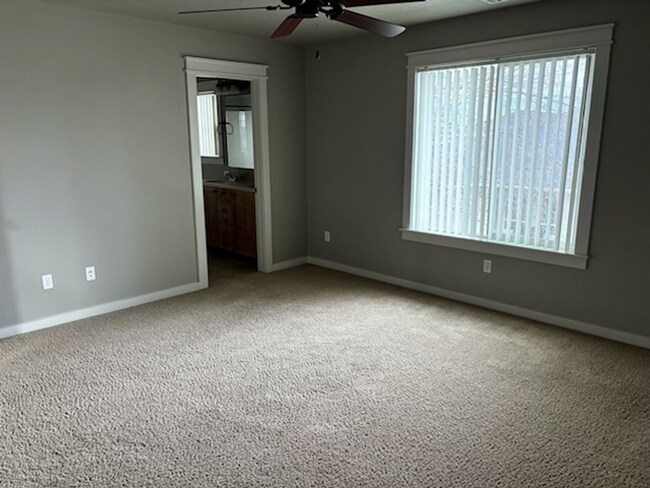 Building Photo - 4526 N Kilee Ave