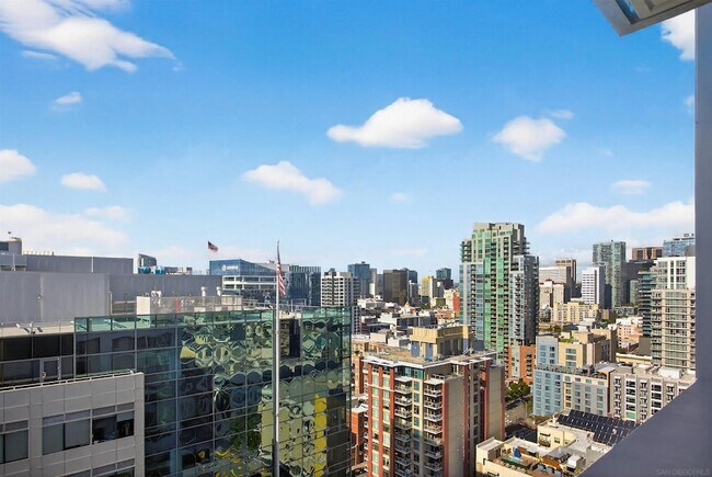 Building Photo - 321 Tenth Ave