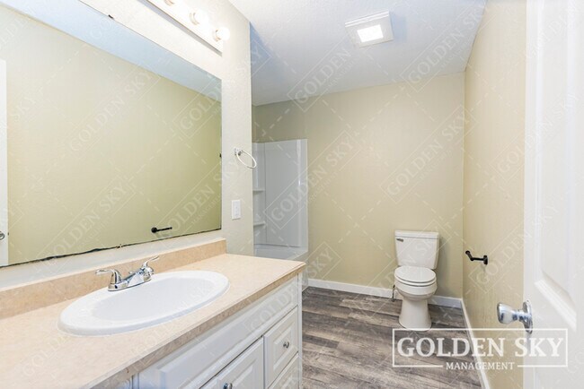 Building Photo - 2109 S Hoyt Ave