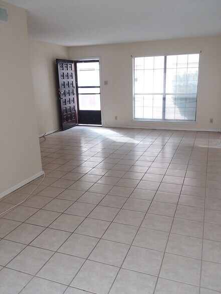 Building Photo - 2001 Amy Sue Dr