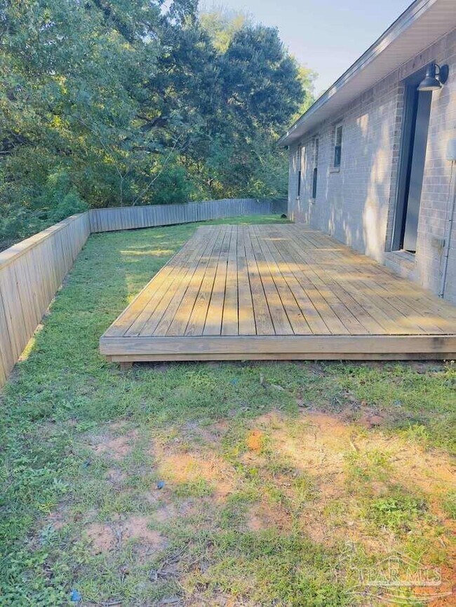 Building Photo - 6408 Sarasota St