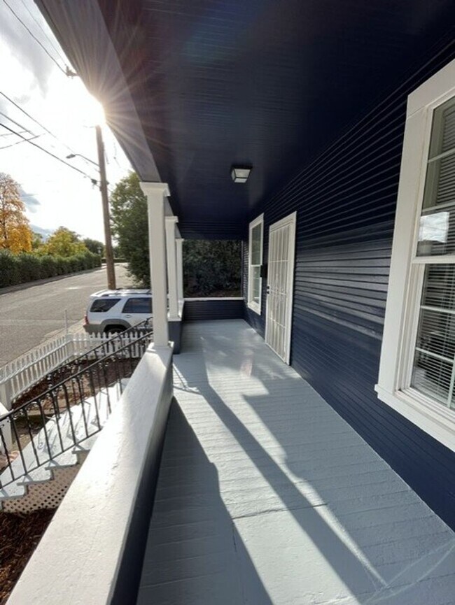Building Photo - ZPINE1066