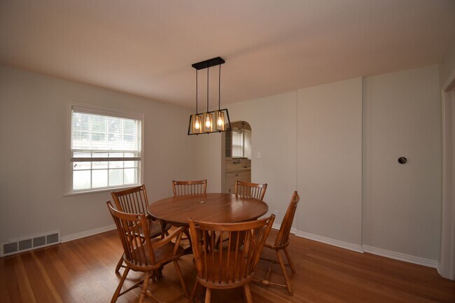 Building Photo - 5806 Highland Dr