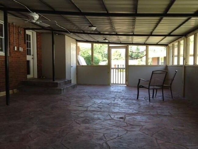 Building Photo - 106 Rebecca Ln