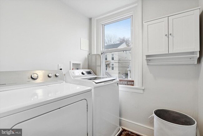 Building Photo - 138 Hall St