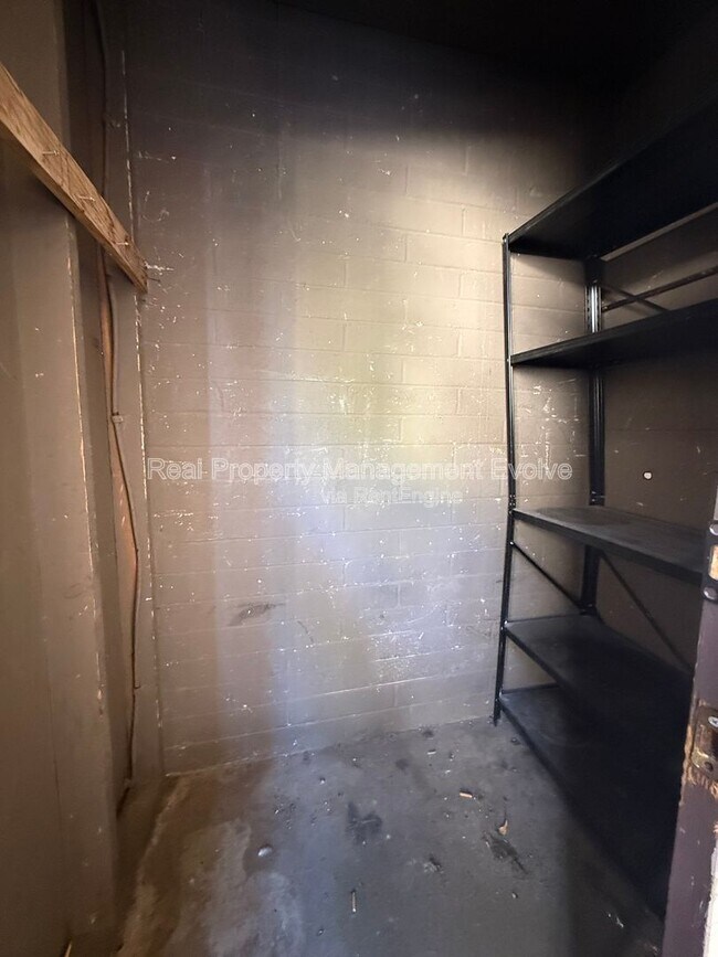 Building Photo - 6565 N 19th Ave