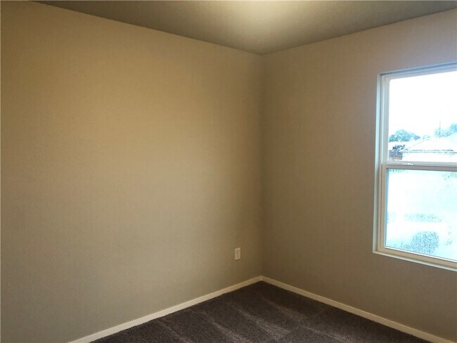 Building Photo - 1906 E Center St