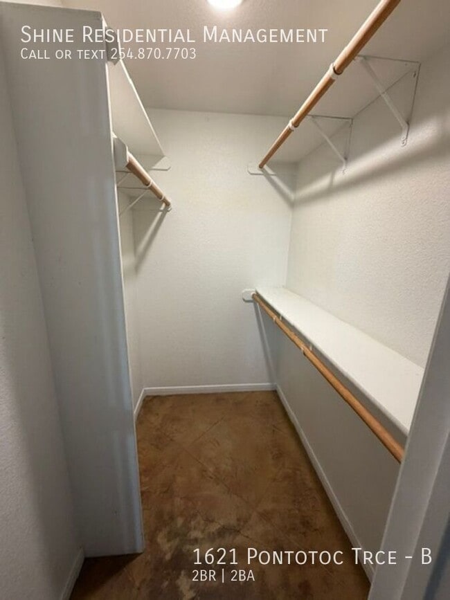 Building Photo - 1621 Pontotoc Trce