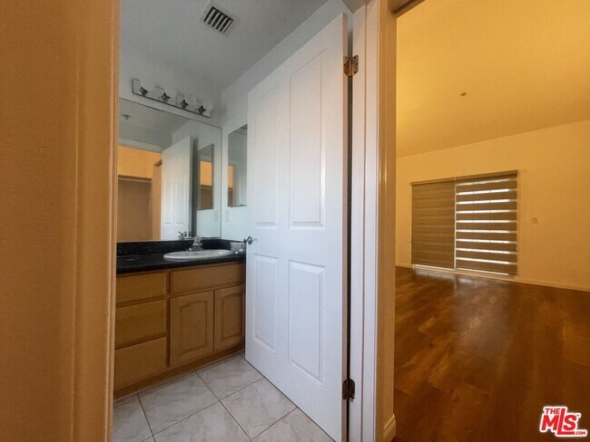 Building Photo - 2315 Mira Vista Ave