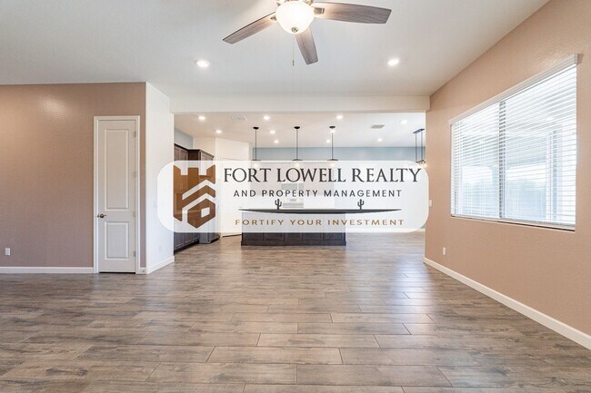 Building Photo - 3 Bedroom, 2 Bath Home near South Mountain!!