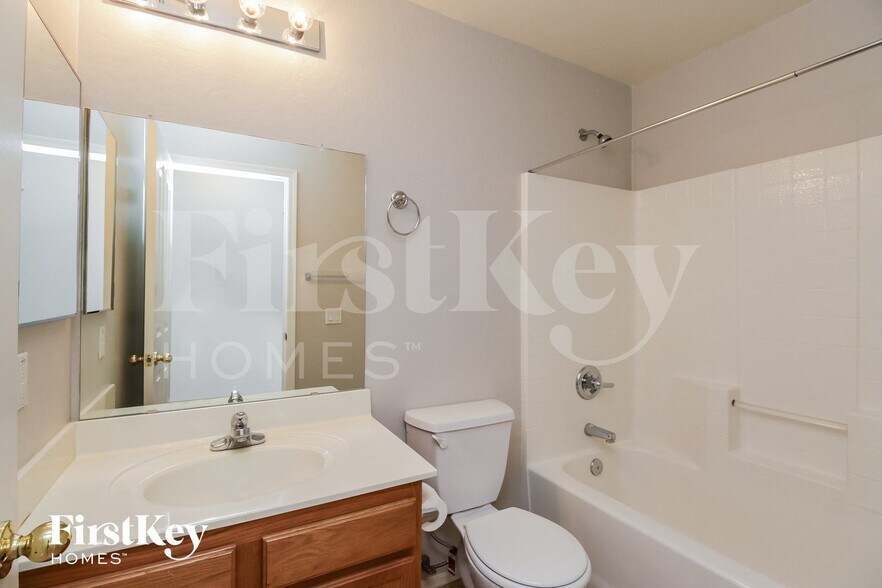 Building Photo - 3193 W Sunshine Butte Dr