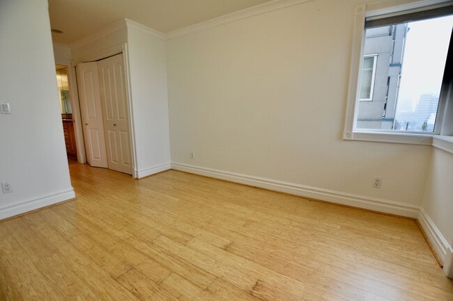 Building Photo - Capitol Hill 2 Bedroom w/ Incredible Views! Available Now!