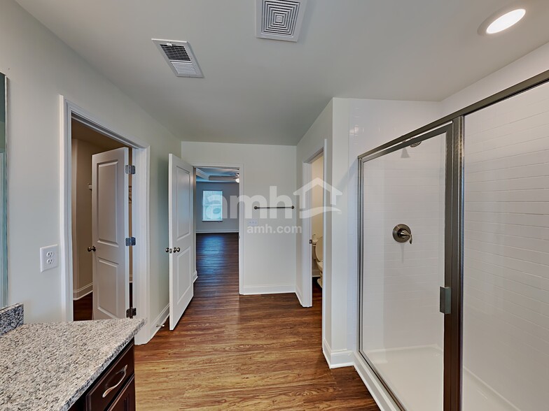 Building Photo - 546 Slew Dr
