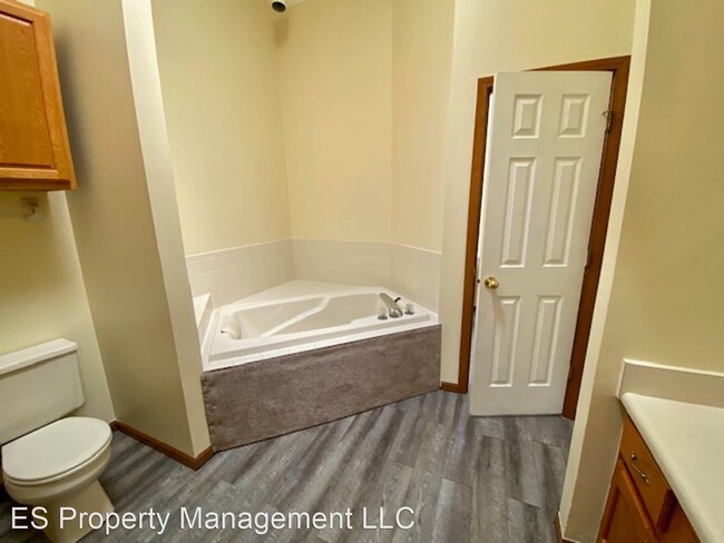 Building Photo - 2 br, 2.5 bath House - 5405 Bay Harbor Drive