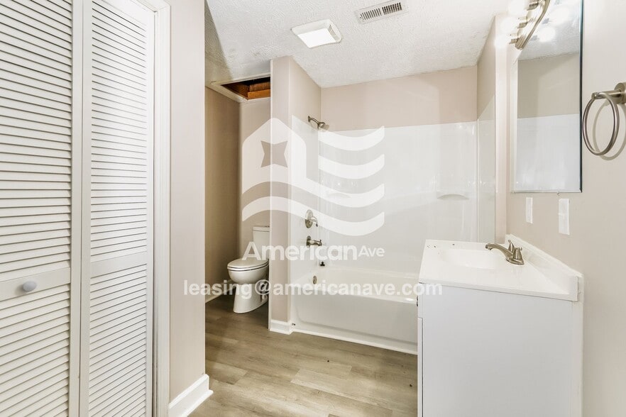 Building Photo - 3814 Franklin St