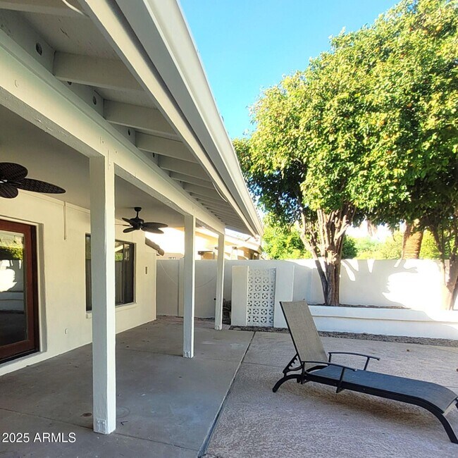 Building Photo - 8329 E San Simon Dr