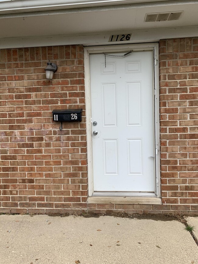 Primary Photo - 1126 E State St