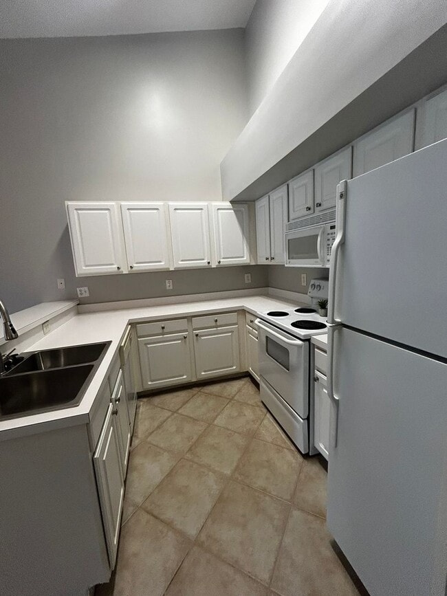 Building Photo - Spacious 1-Bedroom in “The Residence” FIRS...
