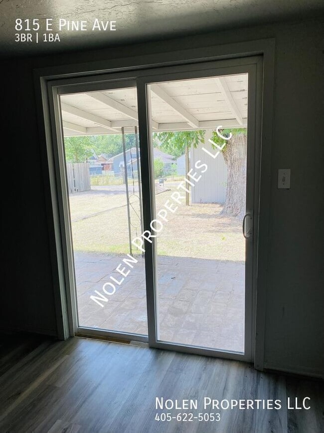 Building Photo - 815 E Pine Ave