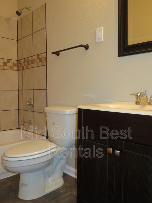 Building Photo - 2804 Southmeade Ave