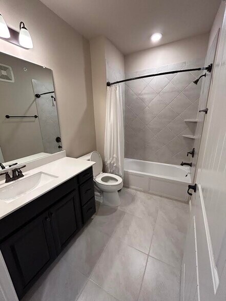 Secondary Bathroom - 1735 Wittington Pl