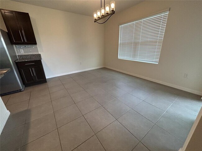 Building Photo - 4965 NE 14th Pl