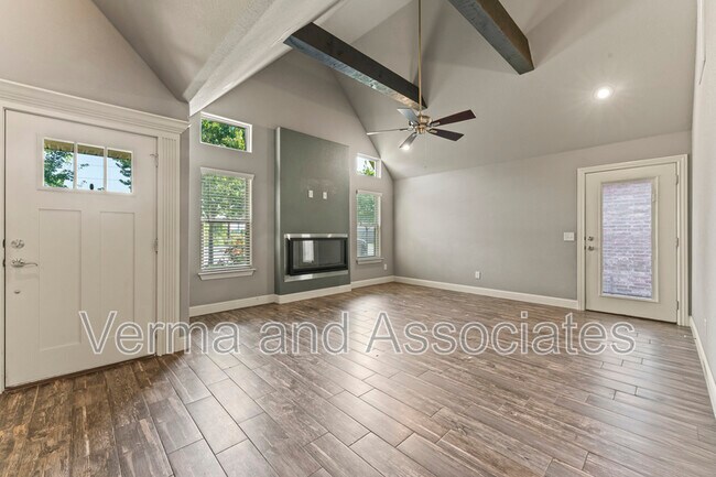 Building Photo - 3205 SW Riverstone Ave