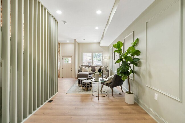Building Photo - Beautiful 3 Bedroom 4 Bathroom East Baltim...
