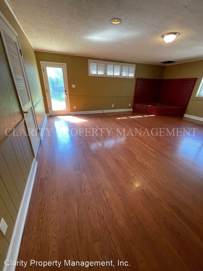 Building Photo - 3 br, 2 bath House - 917 Towanda Trail