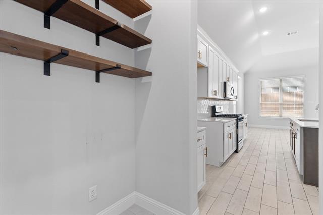 Building Photo - 704 Fencerow Trl