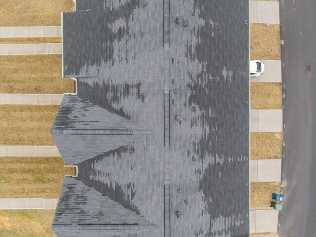 Building Photo - Raleigh Living Made Easy – 3BR Townhome w/ Amenities & Prime Location