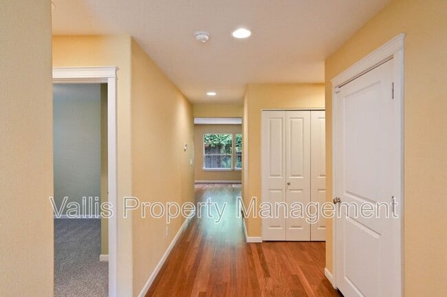 Building Photo - 2173 Laurine Ct NE
