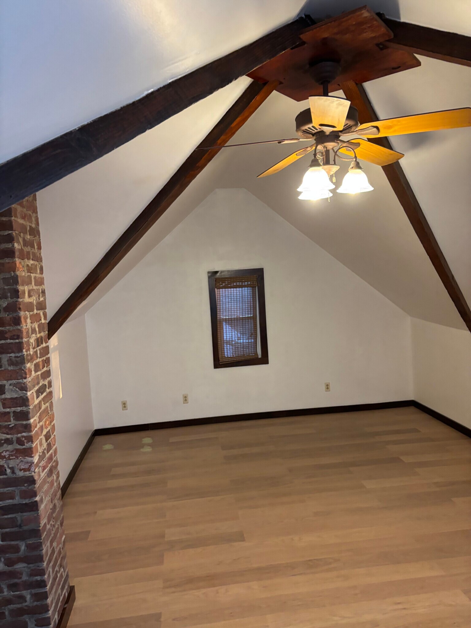 Building Photo - 115 Everett St