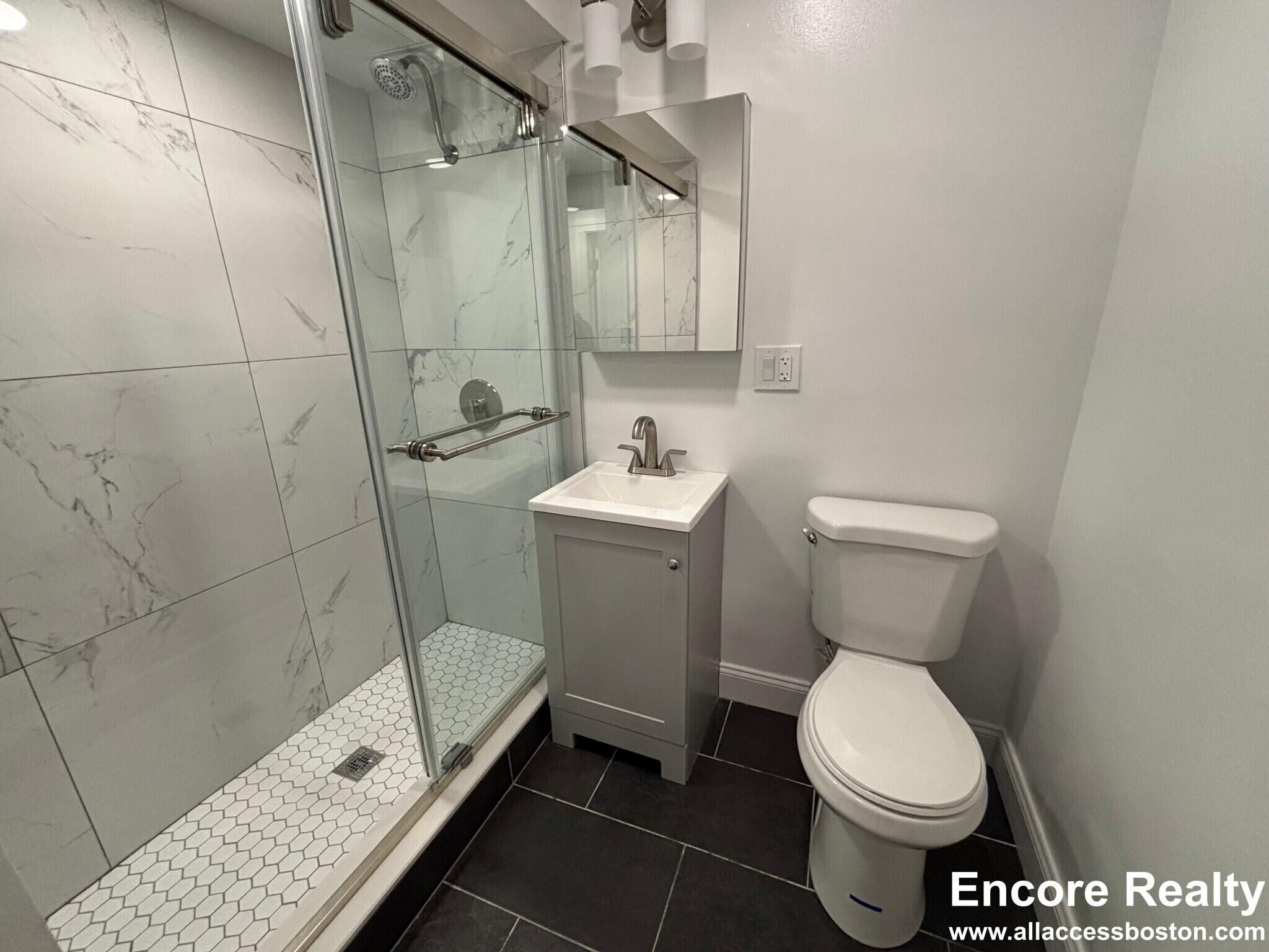 Building Photo - 529 Beacon St