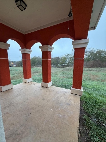 Building Photo - 398 Mesa Dr