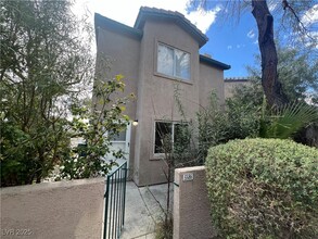 Building Photo - 5586 Lago Ct