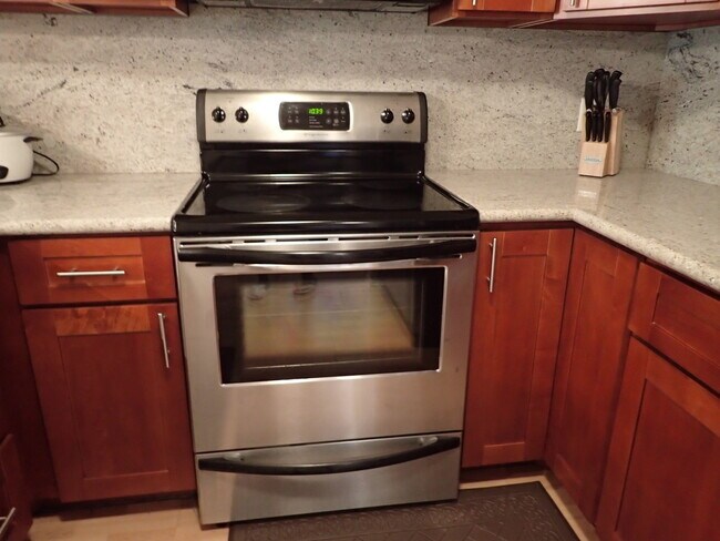 Building Photo - BEAUTIFUL FURNISHED 2bed/2Bath KIHEI SHORE...