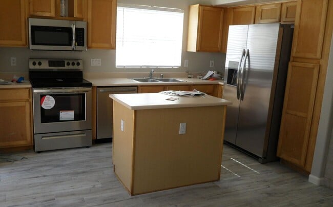 Building Photo - Brookside Village 3 Bed 2 Bath!