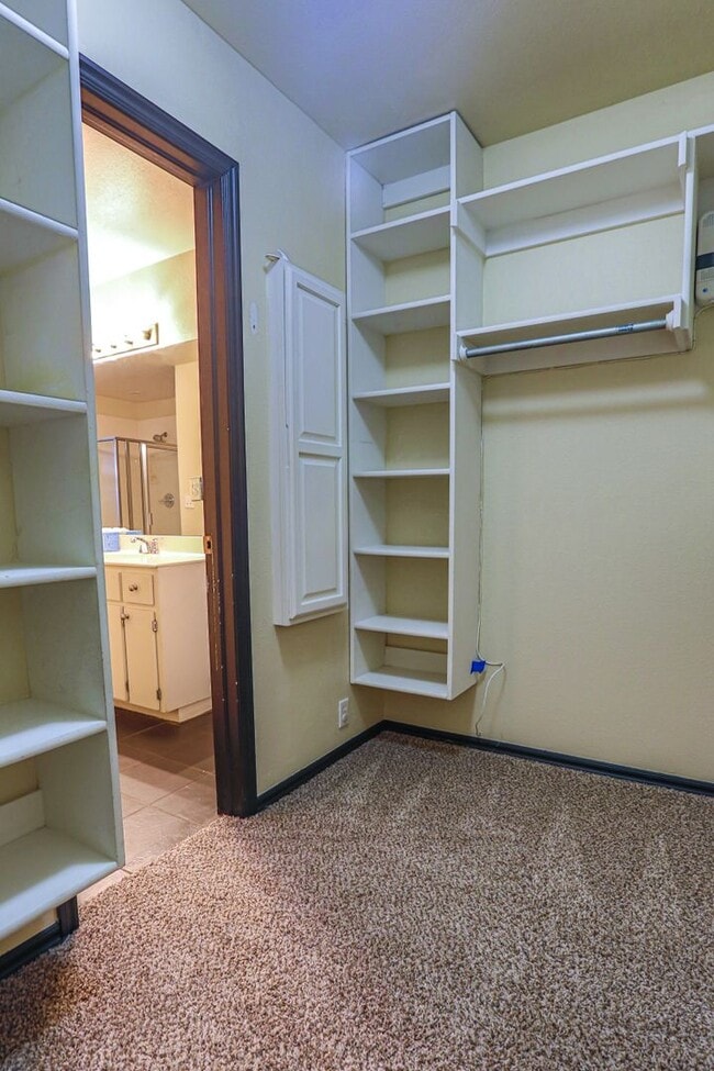 Building Photo - Modern 3BR/2BA Home in Jenks School Distri...