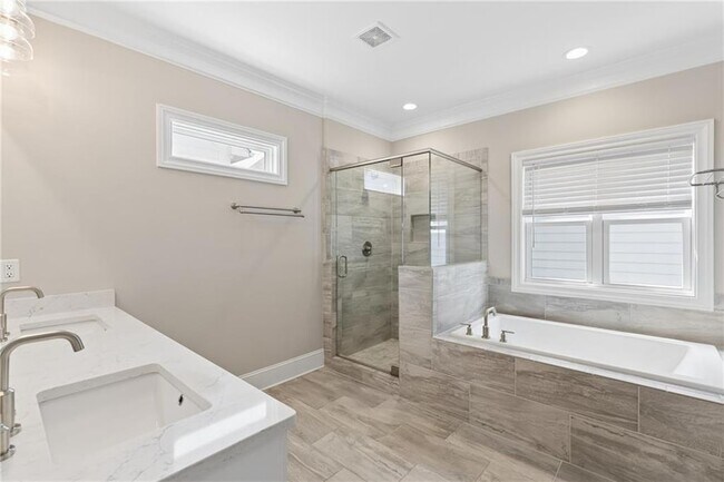 Building Photo - 1821 Sanford Dr
