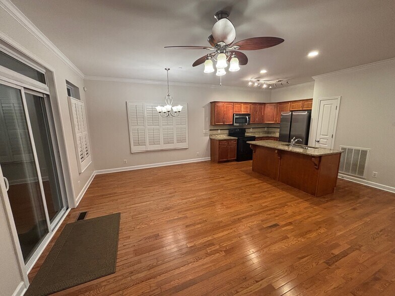 Building Photo - 161 Avalon Dr