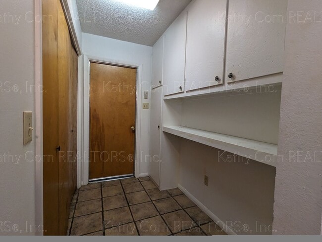 Building Photo - Two Bedroom Home