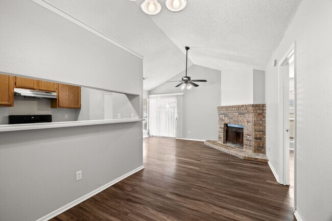 Building Photo - CV-AUS12130 Thompkins