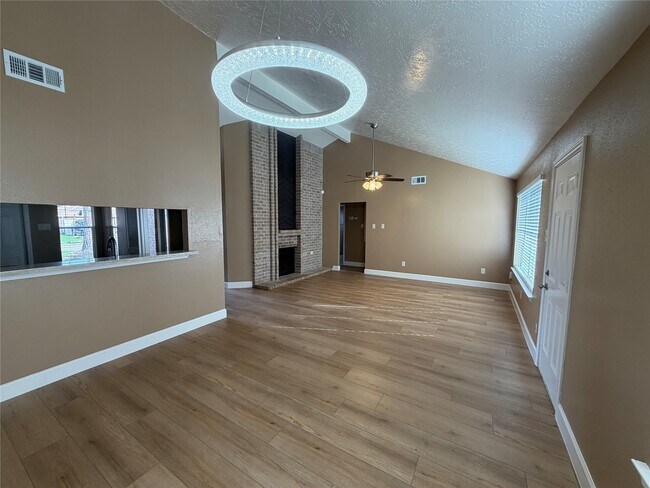 Building Photo - 17219 Foxfield Dr