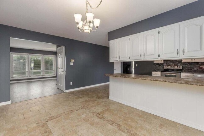 Building Photo - 5801 N Kircher Rd