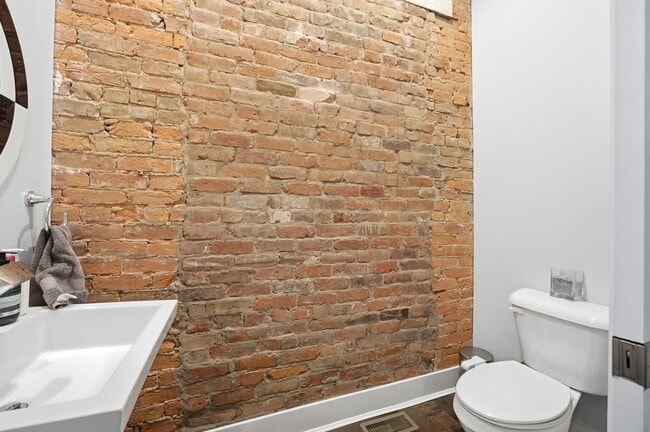 Building Photo - 408 Scott St